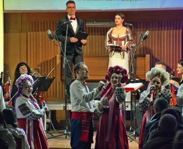 В ОБІЙМАХ ПІСНІ — в ОБІЙМАХ ЖІНОЧОЇ ДУШІ