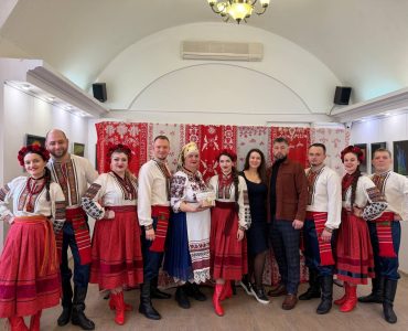 ЗРОСТАЙ від КОРЕНІВ: ТРАДИЦІЇ, що ЄДНАЮТЬ ПОКОЛІННЯ