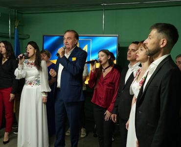 «ЯНГОЛИ У БІЛИХ ХАЛАТАХ»
